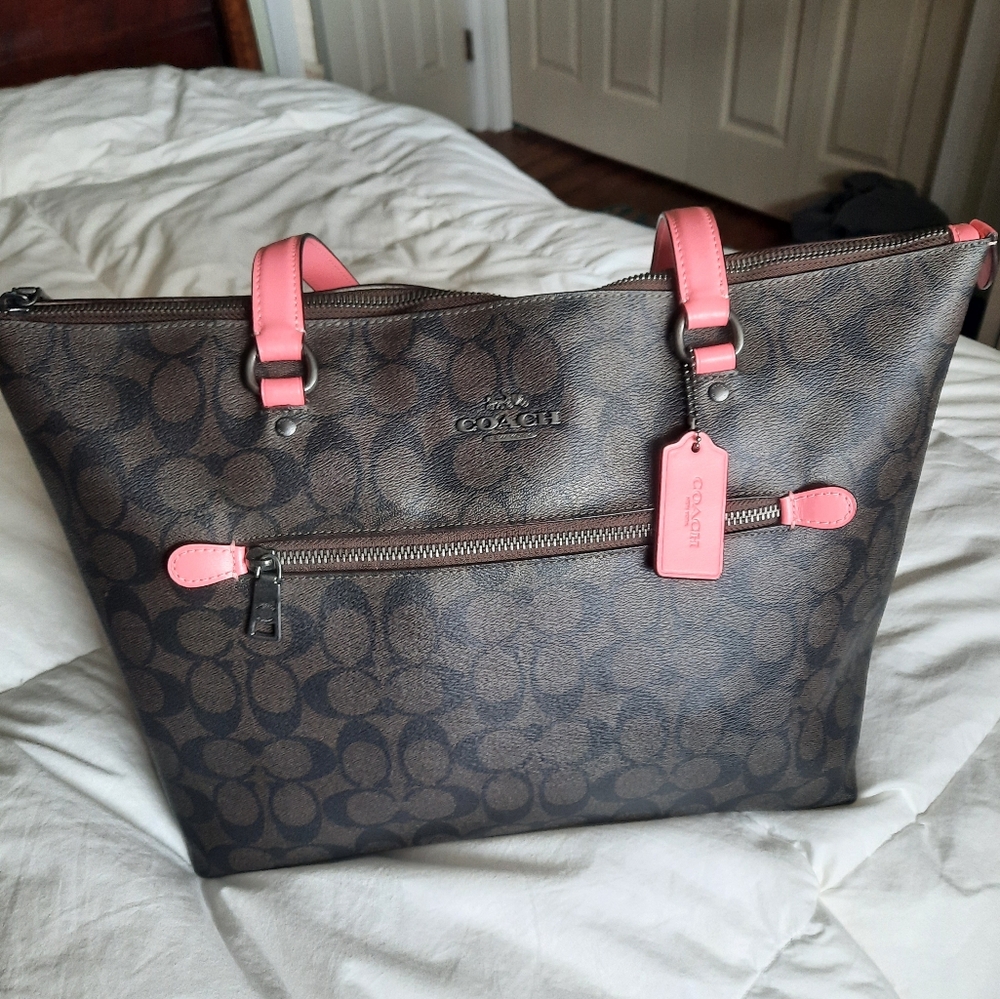 Coach Signature Gallery Tote